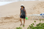 Sarah Gilbert joins Linda Perry and the kids on a relaxing Hawaiian getaway