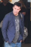 *EXCLUSIVE* Actor Keanu Reeves gets his own bags then outs lady friend on bus at LAX