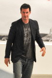 *EXCLUSIVE* Actor Keanu Reeves gets his own bags then outs lady friend on bus at LAX