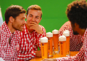 Fussball: Bayerns Fussballer beim Paulaner Sponsorentermin
