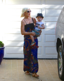 Tori Spelling and Dean McDermott pucker up at Finn Davey's birthday