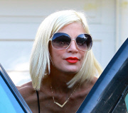 Tori Spelling and Dean McDermott pucker up at Finn Davey's birthday