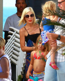 Tori Spelling and Dean McDermott pucker up at Finn Davey's birthday