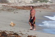 Kingston Rossdale throws a fit after a big wave wipeout