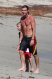 Kingston Rossdale throws a fit after a big wave wipeout