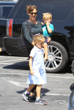 Busy mom Jennifer Garner does what she does best