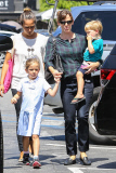 Jennifer Garner, Seraphina and Samuel stop by their favorite place