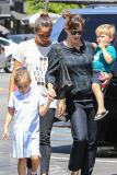 Jennifer Garner, Seraphina and Samuel stop by their favorite place