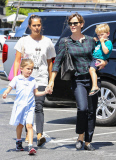 Jennifer Garner, Seraphina and Samuel stop by their favorite place