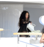 RIHANNA HAVING HER PICTURE TAKEN WITH THE CREW
