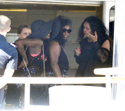 RIHANNA HAVING HER PICTURE TAKEN WITH THE CREW