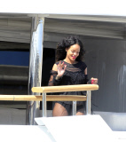 RIHANNA HAVING HER PICTURE TAKEN WITH THE CREW