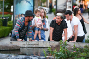 *EXCLUSIVE* Backstreet Boys¿ Lance Bass and A.J McLean reunite for dinner with the family