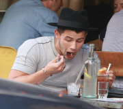 Nick Jonas and Joe Jonas Having Lunch in Soho