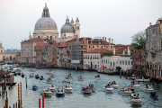 Clooney and guests sail to to pre-wedding dinner