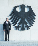 Enthüllung des Bundesadlers am Neubau des Bundesinnenministeriums