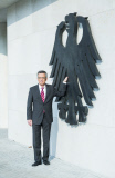 Enthüllung des Bundesadlers am Neubau des Bundesinnenministeriums