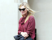 EXC - KATE MOSS HAVING LUNCH AT SCOTTS WITH CELEB PALS