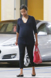 Pregnant Zoe Saldana wows wearing no make up