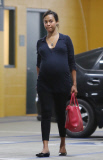 Pregnant Zoe Saldana wows wearing no make up