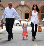 Bethenny Frankel picks her daughter Bryn from school