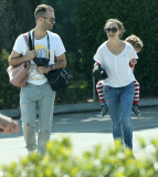 Exclusive... Natalie Portman & Family Out For Breakfast In Los Feliz 