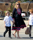 Exclusive... Julia Roberts Takes Her Children Grocery Shopping 