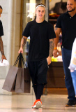 Semi-Exclusive... Justin Bieber Shopping At The Beverly Center 