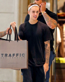 Semi-Exclusive... Justin Bieber Shopping At The Beverly Center 