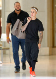 Semi-Exclusive... Justin Bieber Shopping At The Beverly Center 