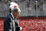  Queen and Duke visit the Tower 161014