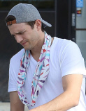 PREMIUM EXCLUSIVE New dad Ashton Kutcher wearing a W on his hat and Kabbalah scarf