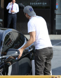 PREMIUM EXCLUSIVE New dad Ashton Kutcher wearing a W on his hat and Kabbalah scarf