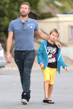 PREMIUM EXCLUSIVE Chris Martin treats his kids and their friends to dinner