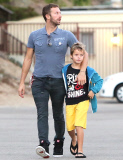 PREMIUM EXCLUSIVE Chris Martin treats his kids and their friends to dinner