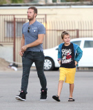 PREMIUM EXCLUSIVE Chris Martin treats his kids and their friends to dinner