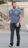 PREMIUM EXCLUSIVE Chris Martin treats his kids and their friends to dinner