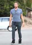 PREMIUM EXCLUSIVE Chris Martin treats his kids and their friends to dinner