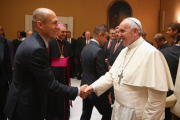 Spieler und Funktionäre des FC Bayern München bei einer Privataudienz bei Papst_Franziskus