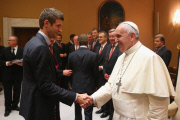 Spieler und Funktionäre des FC Bayern München bei einer Privataudienz bei Papst_Franziskus