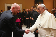 Spieler und Funktionäre des FC Bayern München bei einer Privataudienz bei Papst_Franziskus