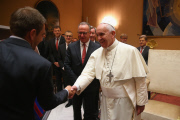 Spieler und Funktionäre des FC Bayern München bei einer Privataudienz bei Papst_Franziskus