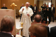 Spieler und Funktionäre des FC Bayern München bei einer Privataudienz bei Papst_Franziskus