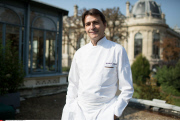PARIS: Yannick Alleno "Cuisinier de l'annee" du Gault&Millau 2015