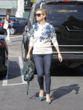 No US rights | REESE WITHERSPOON shows off her Lanvin Trilogy Bowling bag while shopping 