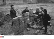 WEST GERMANY/WEST BERLIN : Kids plays at 'construction the Berlin Wall'