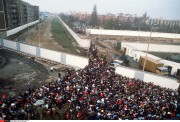 BERLIN< CHUTE DU MUR DE BERLIN