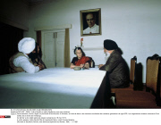 EXCLUSIF - INDIA : Indira Gandhi en salle d'audience avec ses ministres.