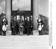 PARIS : Le general de Gaulle recoit Indira Gandhi