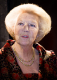 Prinzessin Beatrix der Niederlande bei der Eröffnung der Ausstellung Magisches Afrika in Amsterdam